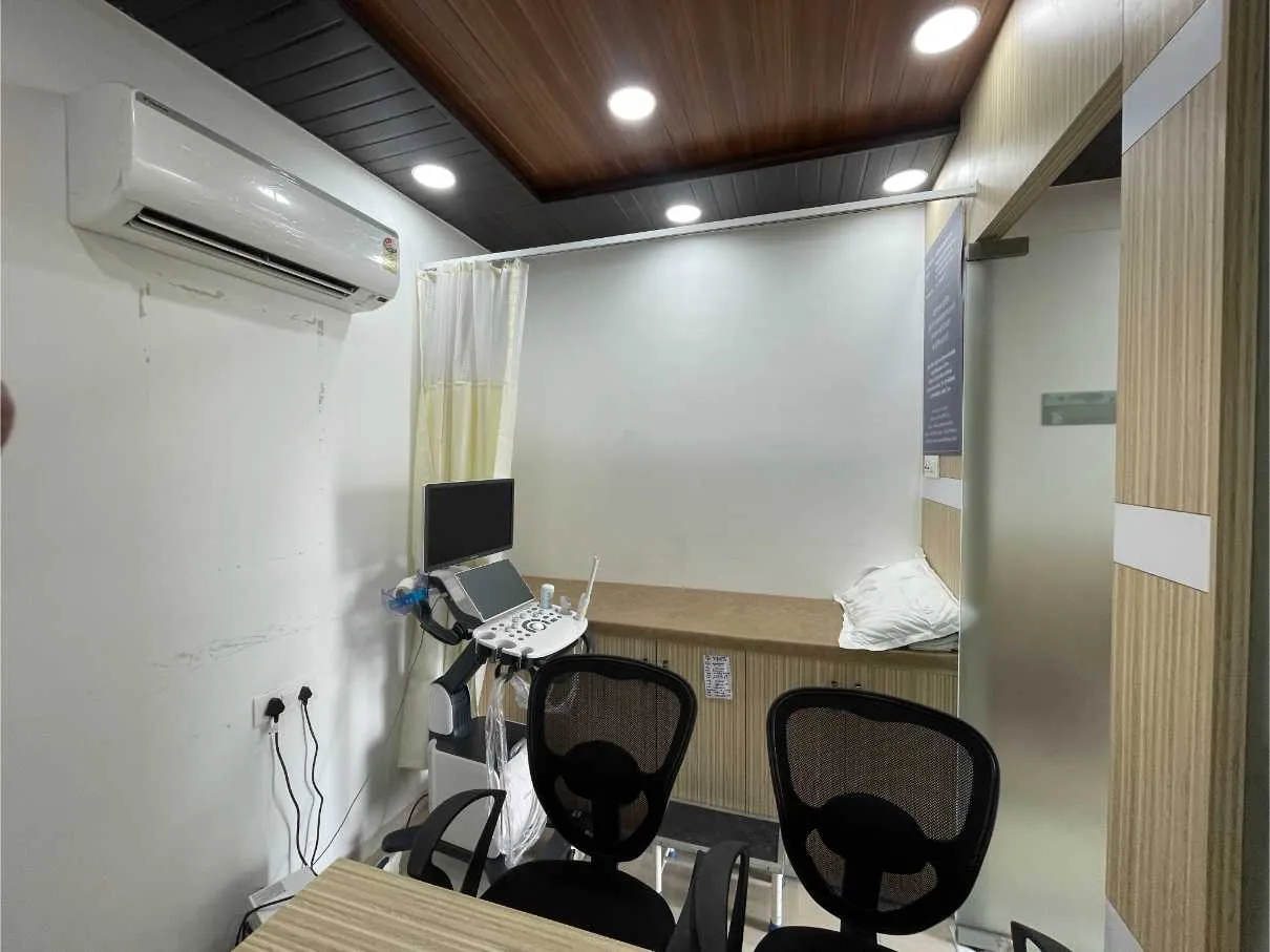 Consultation room, Greater Noida West